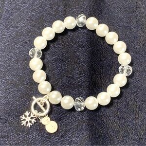 PRETTY FAUX PEARL STRETCH BRACELET SNOWMAN CHARM